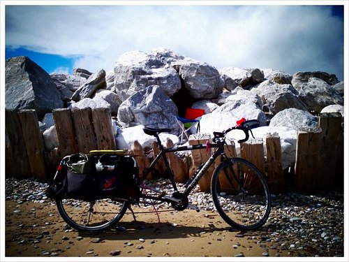 Garryvoe strand, Cork, the bike, painting in the rocks